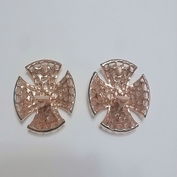 Gold tone earrings - Picture 7 of 7